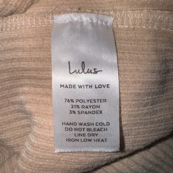 Lulu's Ribbed tan/light peach-ish Short Sleeve Top. Size L. NWT - Picture 6 of 10